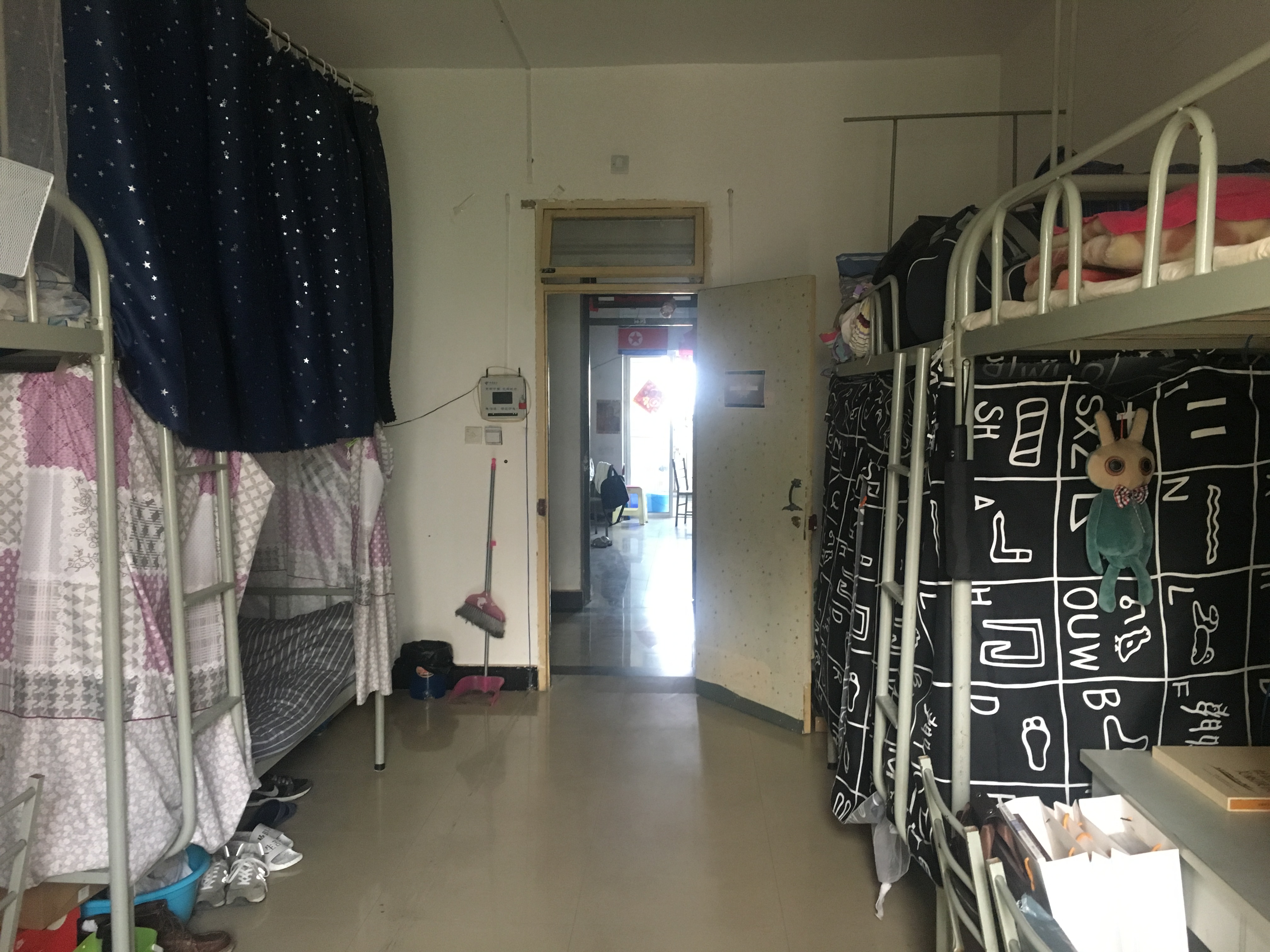 俄语学院学生工作组深入学生宿舍开展卫生安全检查工作